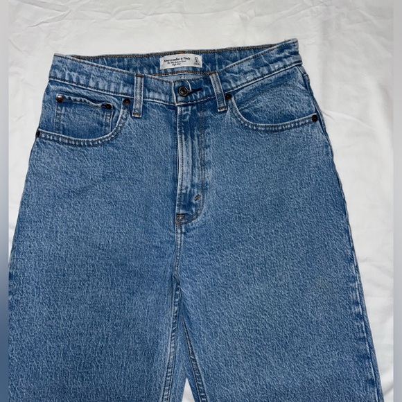 Abercrombie & Fitch 90s Relaxed Jean High Rise - Picture 2 of 5